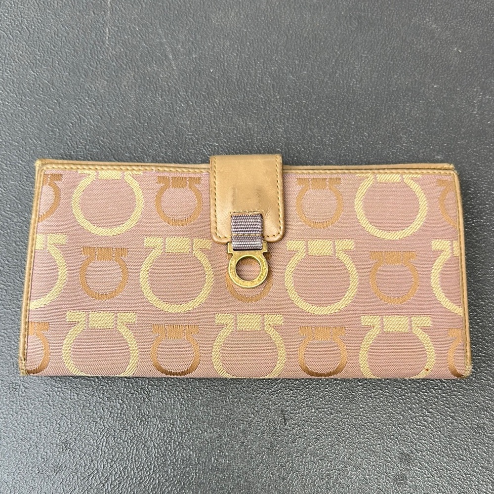 Vintage Ferragamo Long wallet